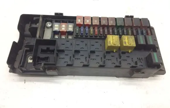 Land Rover Discovery Fuse module YQE103820