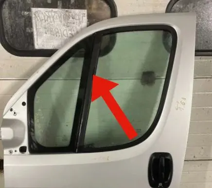 Peugeot Boxer Rubber seal front door window/glass B386E
