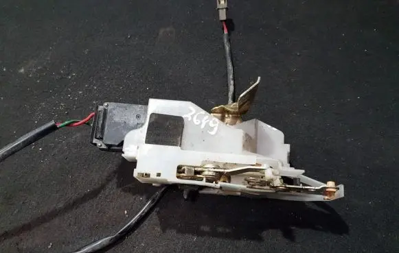 Mazda 323 Rear door lock