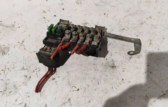Audi A3 S3 8L Fuse module 1J0937773