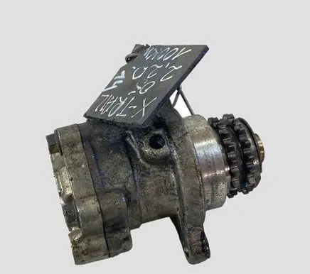 Nissan X-Trail T30 Power steering pump 8H800 47151260