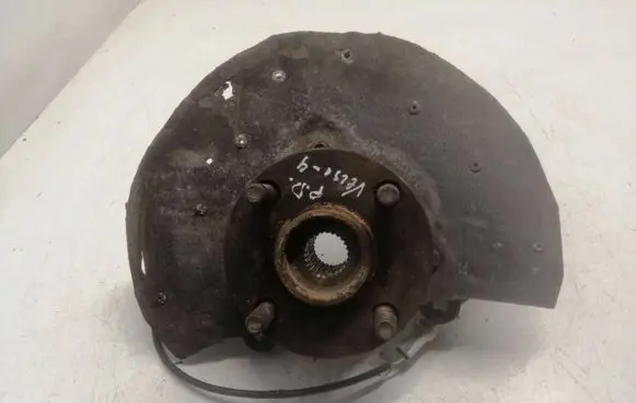 Toyota Corolla Verso E121 Front wheel hub spindle knuckle
