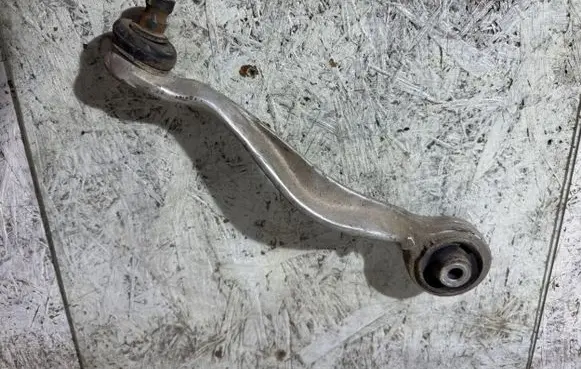 Volkswagen PASSAT B5 Front lower control arm/wishbone