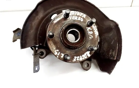 Toyota Verso Front wheel hub 8954302061