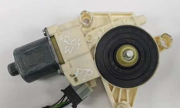 Mercedes-Benz C W204 Front door window regulator motor A2048200242