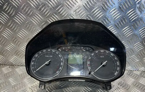 Speedometer (instrument cluster)