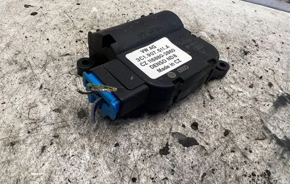 Volkswagen Golf V Air flap motor/actuator 3C1907511A