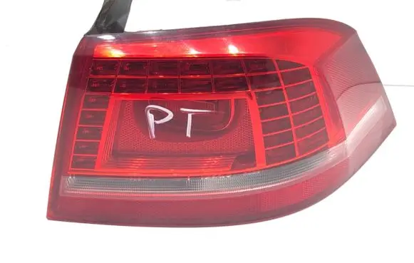 Volkswagen PASSAT B7 Rear/tail lights