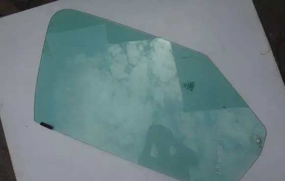 Peugeot Boxer Front door window glass four-door