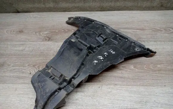 Volvo S60 Front bumper mounting bracket 08693181
