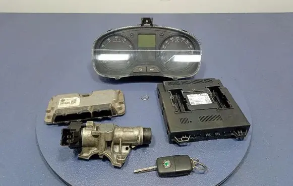 Skoda Fabia Mk2 (5J) Engine control unit/module ECU 03C906024CE