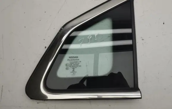 Nissan Qashqai Rear side window 833124EA0A