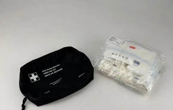BMW 1 F20 F21 First aid kit 7263439