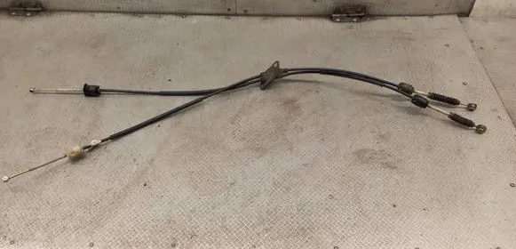 Volvo V70 Gear shift cable linkage 8653073