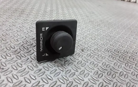 Wing mirror switch