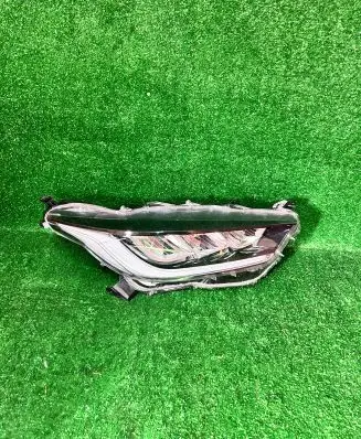 Toyota Yaris XP210 Headlight/headlamp