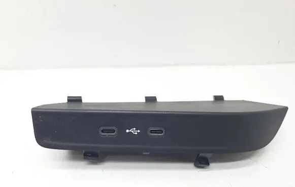 Skoda Kamiq USB socket connector 657035736655035727