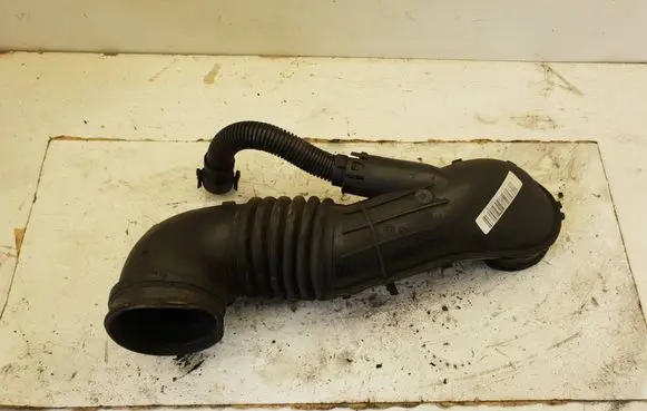 BMW 3 E90 E91 Air intake hose/pipe 7804846 58650910