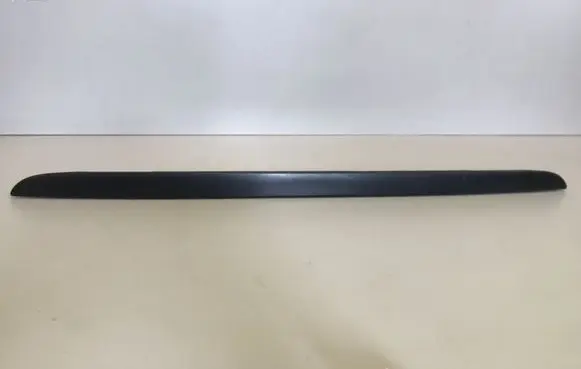 Trunk door license plate light bar