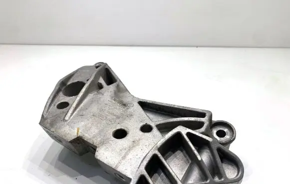 Seat Leon (5F) Engine mounting bracket 06J199207P
