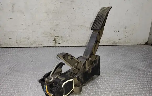 Mercedes-Benz B W245 Accelerator throttle pedal 91736020
