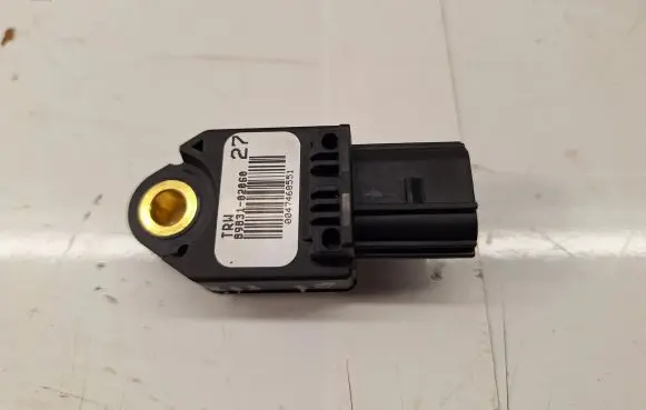 Toyota Auris 150 Airbag deployment crash/impact sensor 8983102060 0047680951