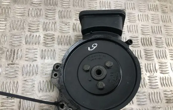 BMW 5 E39 Power steering pump 2247046 32422247046
