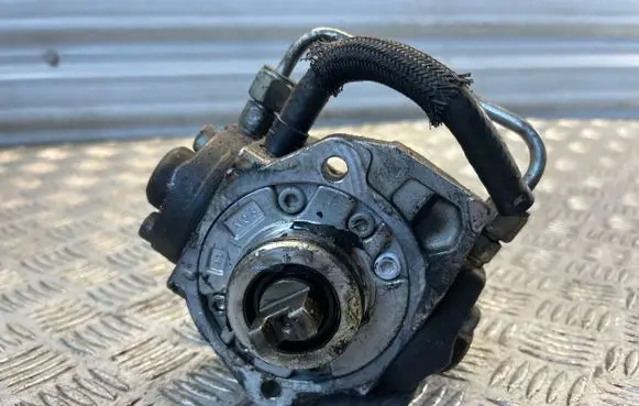 Toyota Avensis T250 Fuel injection high pressure pump 221000R010