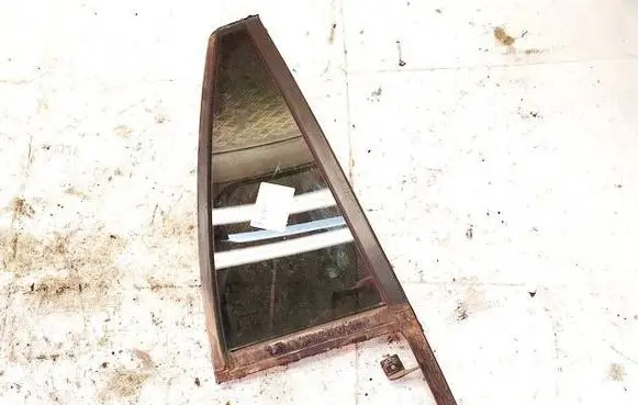 Volvo XC90 Rear vent window glass dot682m5540as3