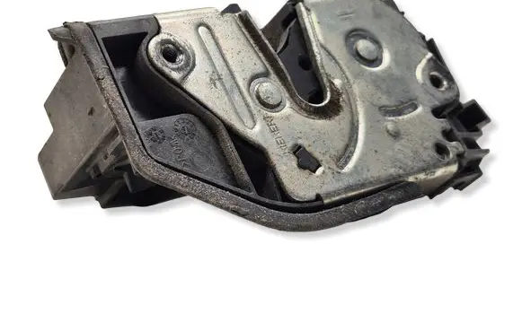 BMW 5 E60 E61 Front door lock 7167065
