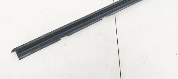 Volkswagen Golf Plus Front door glass trim molding 
