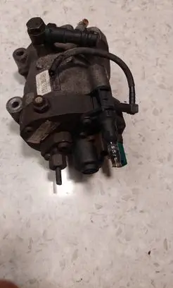 Renault Megane II Fuel injection high pressure pump 8200057346 R9042A013A