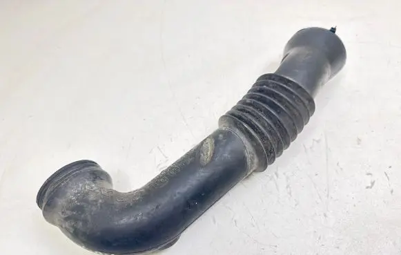 Ford Fusion Air intake hose/pipe 2S619R504CE