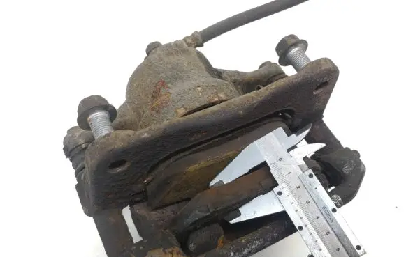 Toyota Auris E180 Front brake caliper