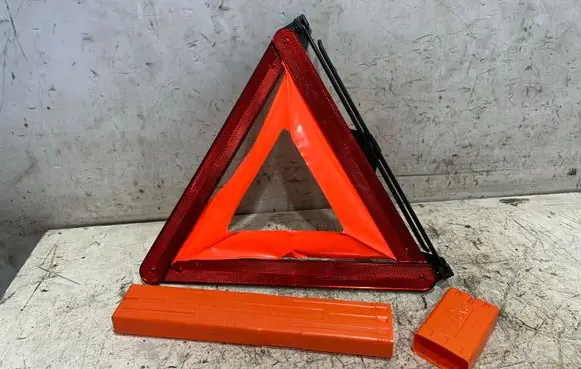 Volkswagen Golf V Emergency warning sign 8D9860251A