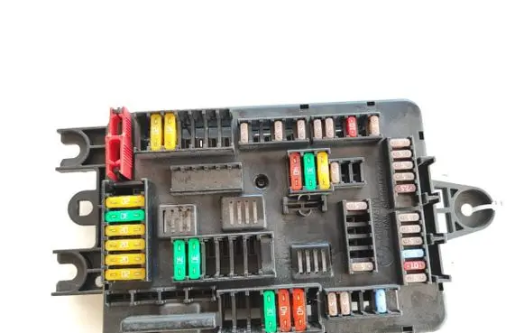 BMW 4 F36 Gran coupe Fuse module 9389070 19561000001