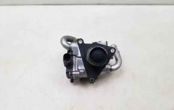 Volkswagen Tiguan EGR valve 04L131501R