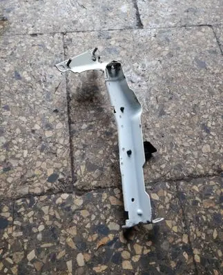 Audi A4 S4 B8 8K Fender mounting bracket 8K0821135