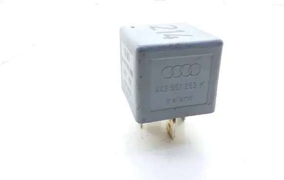 Volkswagen PASSAT B5 Hazard warning light relay 443951253K 899512000