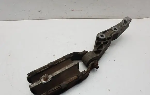 Volvo XC60 Engine mount bracket 31262935