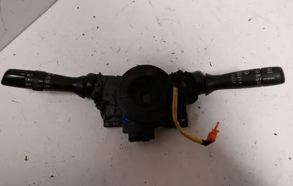 Toyota Yaris Wiper turn signal indicator stalk/switch 17F001