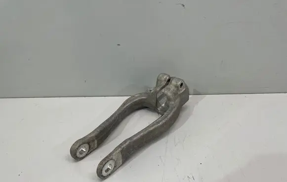 BMW 5 G30 G31 G38 Lower shock absorber bracket 6861199