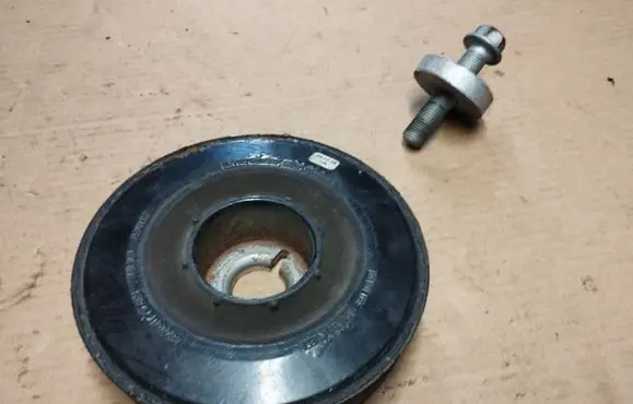 Nissan Qashqai Crankshaft pulley 8200552236