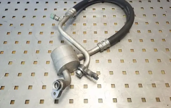 Suzuki Grand Vitara II Air conditioning (A/C) pipe/hose
