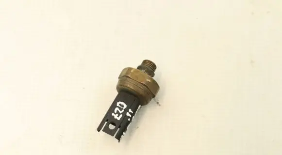 BMW 3 E92 E93 Fuel pressure sensor 7614317 13537614317