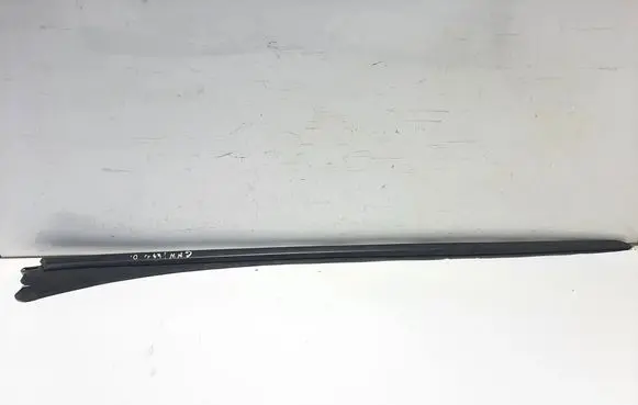 Peugeot 5008 Windshield trim 96858533