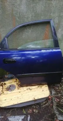 Mazda 323 F Rear door