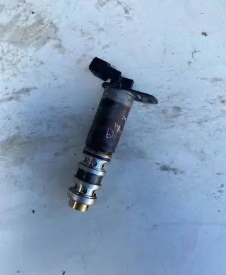 BMW 1 E81 E87 Camshaft vanos timing valve 13151279