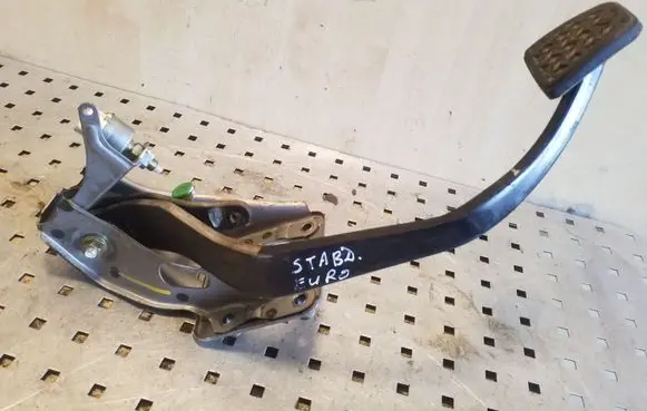 Toyota Yaris Brake pedal