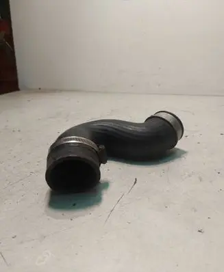 Volkswagen PASSAT B6 Intercooler pipe mounting bracket 
